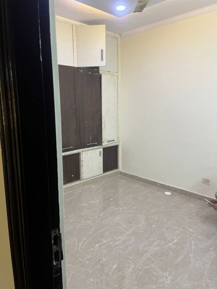Room, jasola 3 Bedroom 300 Sq.Yd. Apartment In Jasola Delhi 10004833