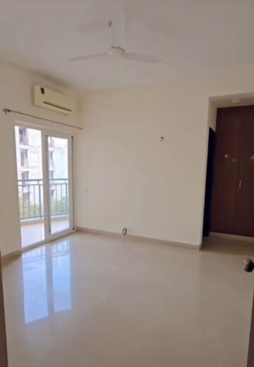 Room in 3 BHK Apartment at Spaze Privy, Sector 72 – for Rent