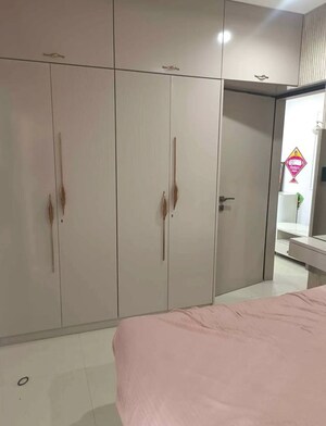 Furnished Amenities in 2 BHK Apartment at Lodha Amara, Kolshet Road – for Rent