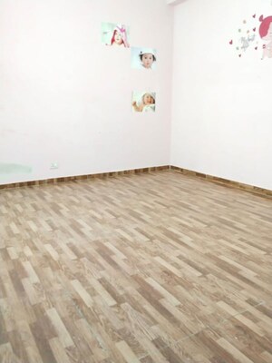 Room in 2 BHK Apartment at Amrapali Dream Valley, Tech Zone 4 Greater Noida – for Rent