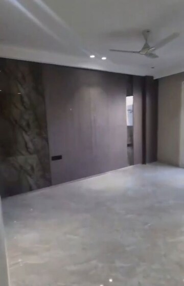 Room in 4 BHK Apartment at Uppal Southend, Sector 49 – for Rent