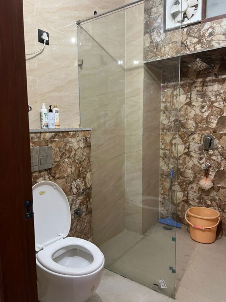 Bathroom, sector 85 3 Bedroom 250 Sq.Yd. Apartment In Sector 85 Faridabad 10004923