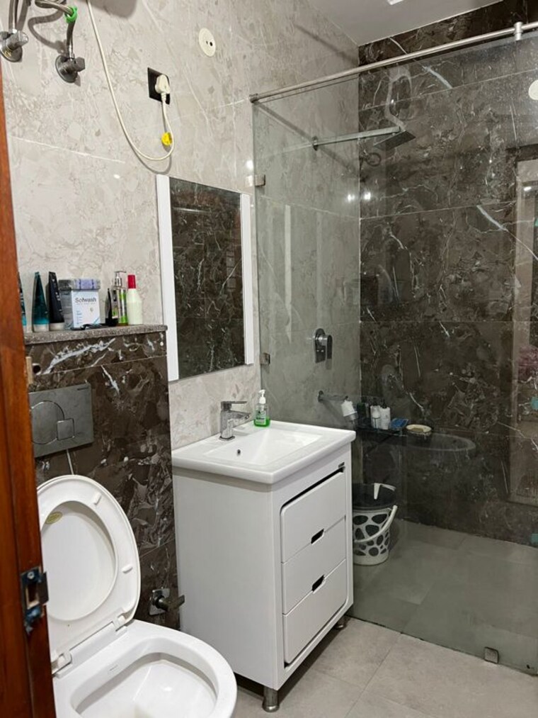 Bathroom, sector 85 3 Bedroom 250 Sq.Yd. Apartment In Sector 85 Faridabad 10004923