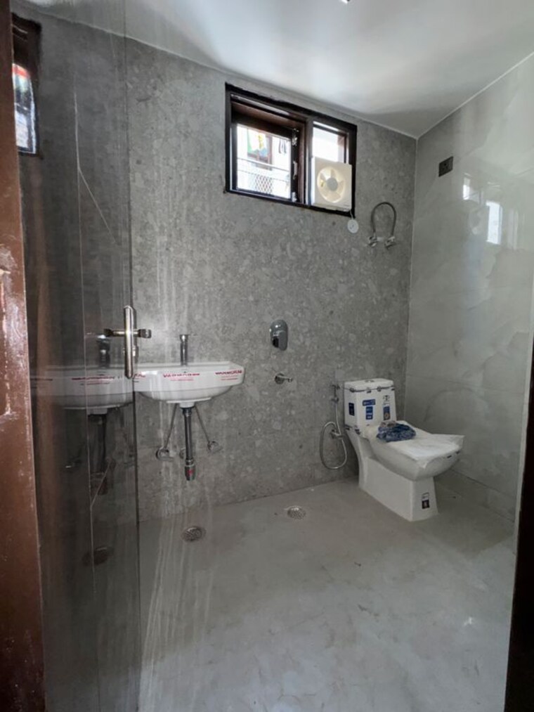 Bathroom, chattarpur 3 Bedroom 1200 Sq.Ft. Builder Floor In Chattarpur Delhi 10005244