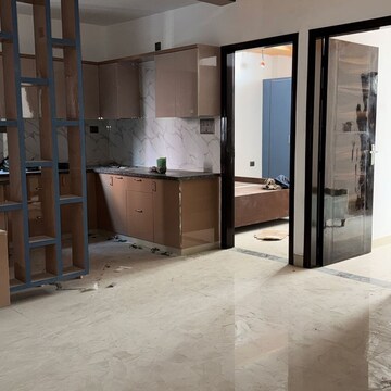 Room in 3 BHK Builder Floor at Chattarpur – for Rent