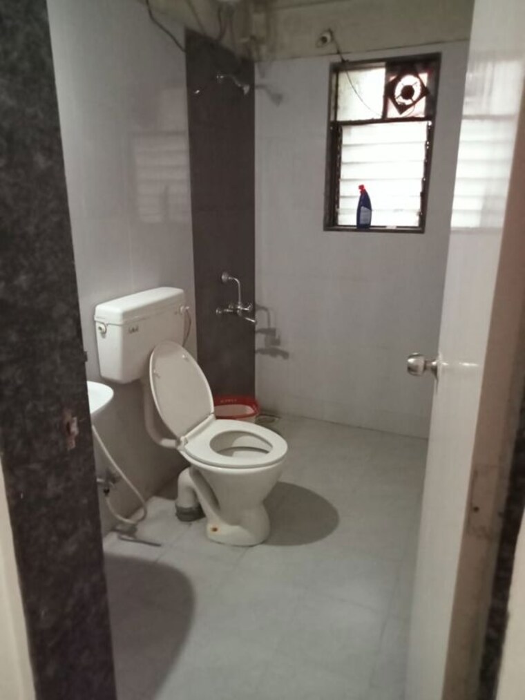 Bathroom, karan-manor 2 Bedroom 1200 Sq.Ft. Apartment In Baner Pune 10005394