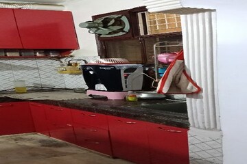 Furnished Amenities in 3 BHK Builder Floor at Swami Vivekanand Enclave, Shalimar Garden – for Sale