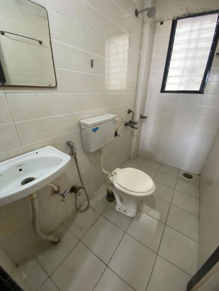 Bathroom, jagdish-nagar-chs 2 Bedroom 850 Sq.Ft. Apartment In Aundh Pune 10005588