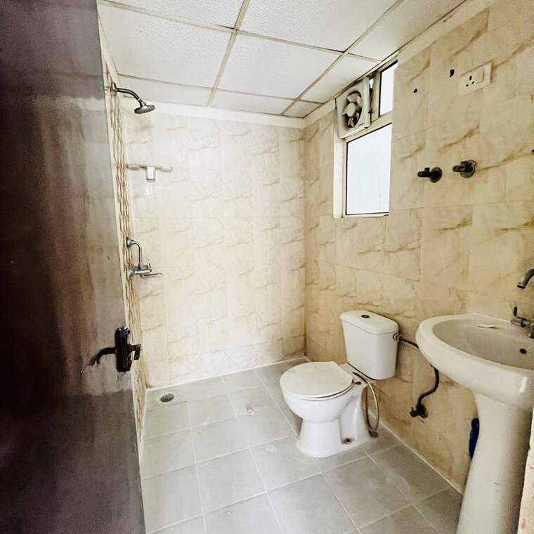 Bathroom, kw-srishti 3 Bedroom 1620 Sq.Ft. Apartment In Raj Nagar Extension Ghaziabad 10005645