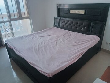 Bedroom in 3 BHK Apartment at Parsvnath Green Ville, Sector 48 – for Rent