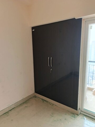 Room in 1 BHK Apartment at Amrapali Dream Valley – for Rent