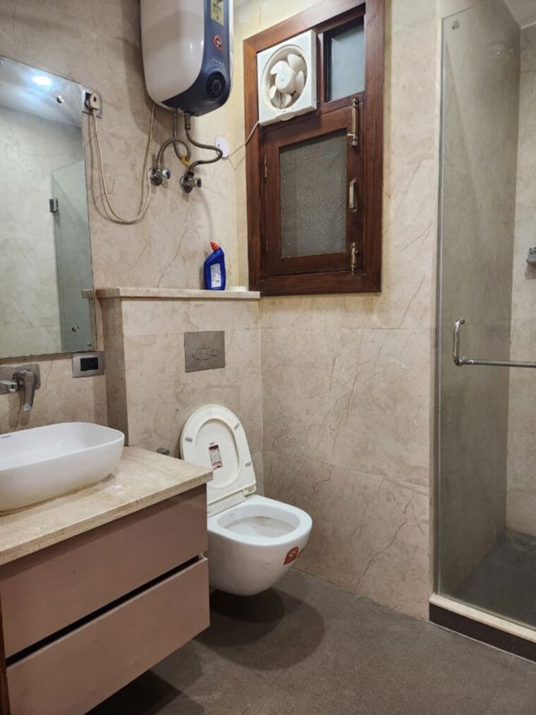 Bathroom, defence colony 4 Bedroom 2780 Sq.Ft. Builder Floor In Defence Colony Delhi 10005786