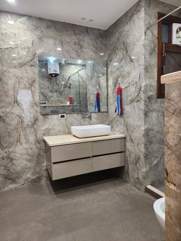 Bathroom, defence colony 4 Bedroom 2780 Sq.Ft. Builder Floor In Defence Colony Delhi 10005786