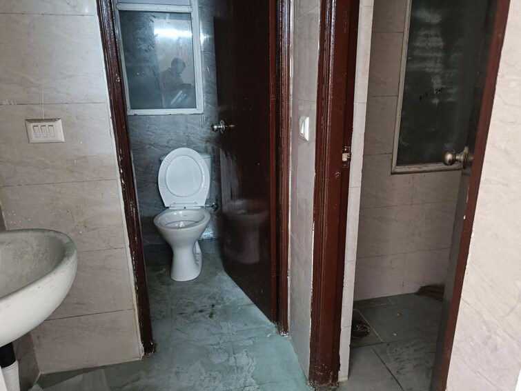 Bathroom, amrapali dream valley 2 Bedroom 805 Sq.Ft. Apartment In Amrapali Dream Valley Greater Noida 10005796