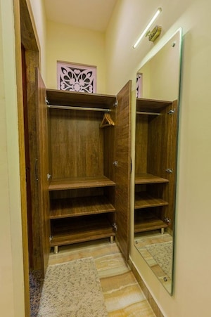 Furnished Amenities in 6+ BHK Villa at Ramnagar – for Rent