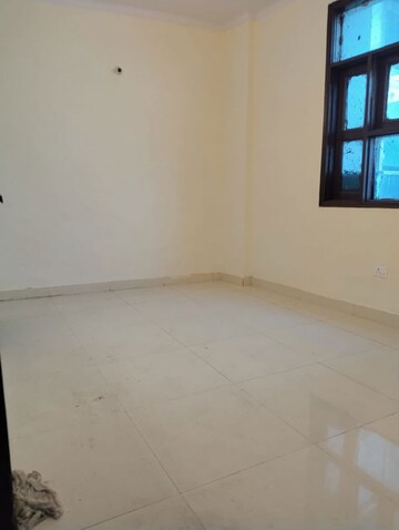 Room in 3 BHK Builder Floor at Neb Sarai – for Rent