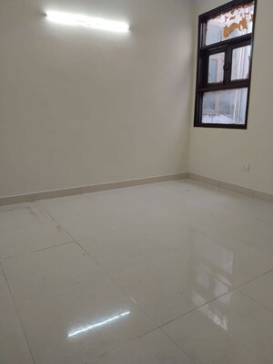 Room in 3 BHK Builder Floor at Neb Sarai – for Rent
