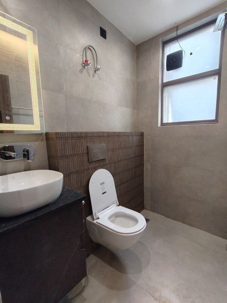 Bathroom, east of kailash 3 Bedroom 1125 Sq.Ft. Builder Floor In East Of Kailash Delhi 10005880