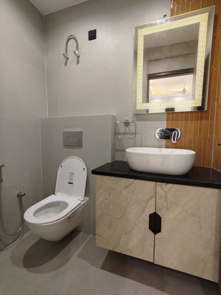 Bathroom, east of kailash 3 Bedroom 1125 Sq.Ft. Builder Floor In East Of Kailash Delhi 10005880