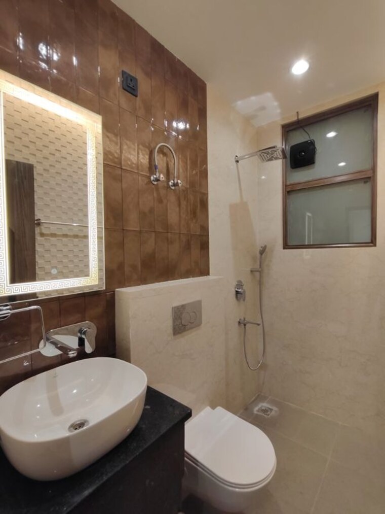 Bathroom, east of kailash 3 Bedroom 1125 Sq.Ft. Builder Floor In East Of Kailash Delhi 10005880