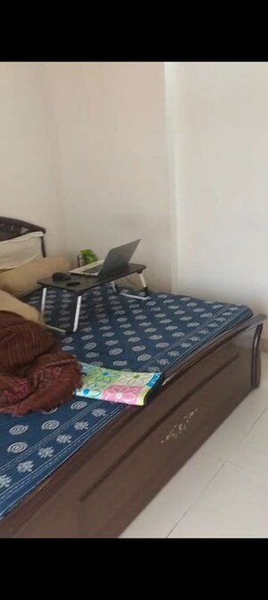Bedroom in 2.5 BHK Apartment at Trident Embassy, Sector 1 Greater Noida – for Rent