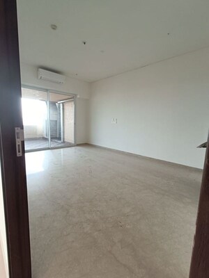 Room in 3 BHK Apartment at Lokhandwala Minerva Mahalaxmi, Mahalaxmi – for Sale