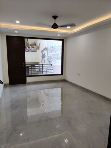 Room in 3 BHK Builder Floor at Puri Vip Floors, Sector 81 – for Sale