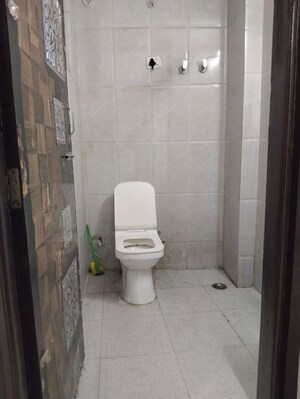 Bathroom in 1 BHK Builder Floor at Neb Sarai – for Rent