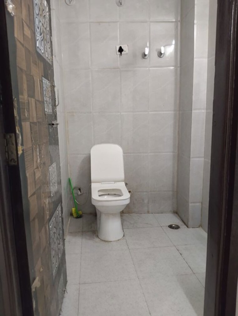 Bathroom, neb sarai 1 Bedroom 450 Sq.Ft. Builder Floor In Neb Sarai Delhi 10005959