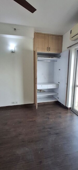 Room in 3 BHK Apartment at BPTP The Resort, Sector 75 – for Rent