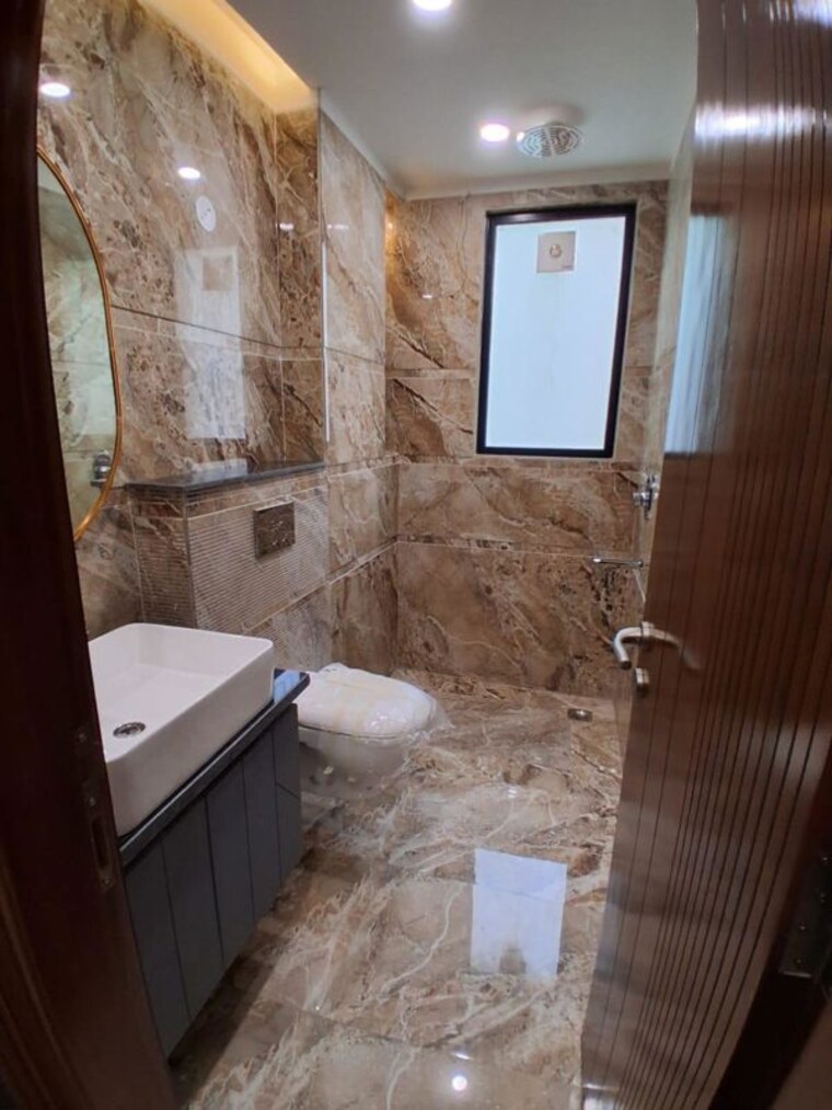 Bathroom, dlf-city-gurgaon 4 Bedroom 4500 Sq.Ft. Builder Floor In Sector 27 Gurgaon 10006081
