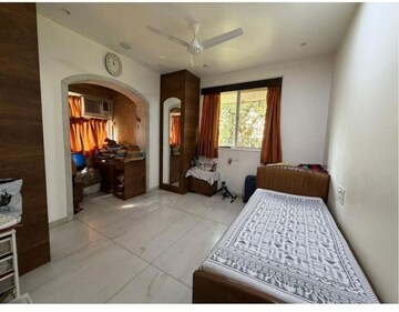 Bedroom in 3.5 BHK Apartment at Juhu – for Rent