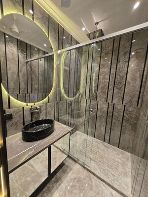 Master Bedroom in 4 BHK Builder Floor at DLF City Gurgaon, Sector 27 – for Sale