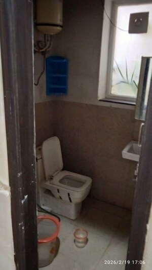 Bathroom in 1 RK Builder Floor at Sector 44 – for Rent