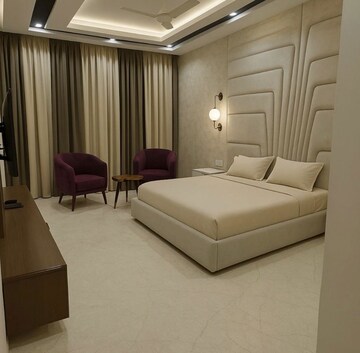 Living Room in 4 BHK Builder Floor at DLF City Gurgaon, Sector 27 – for Sale