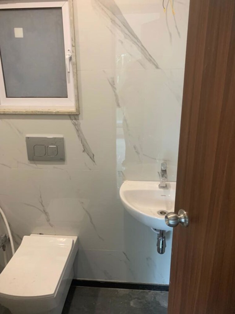 Bathroom, lnt-veridian 2 Bedroom 650 Sq.Ft. Apartment In Powai Mumbai 10006196