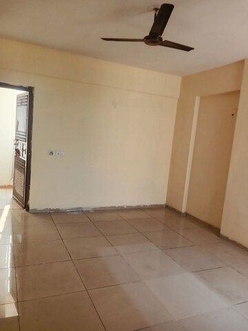 Room in 2 BHK Apartment at Wave Dream Homes, Wave City – for Rent