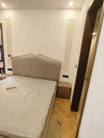 Bathroom in 3.5 BHK Builder Floor at Raj One Good Earth, Sector 71 – for Rent