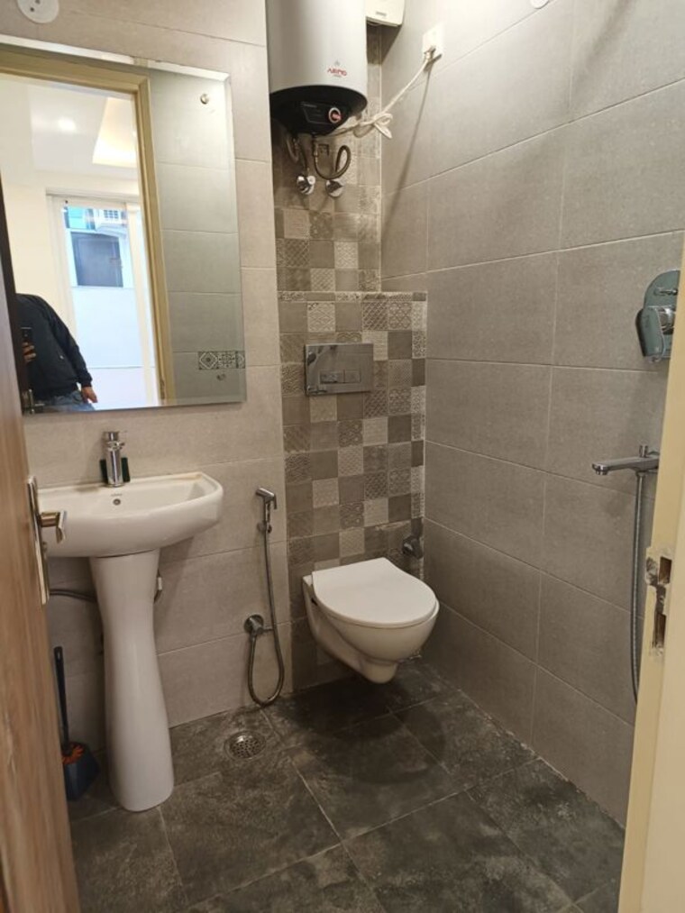 Bathroom, ambience-creacions 3 Bedroom 1800 Sq.Ft. Apartment In Sector 22 Gurgaon 10006364