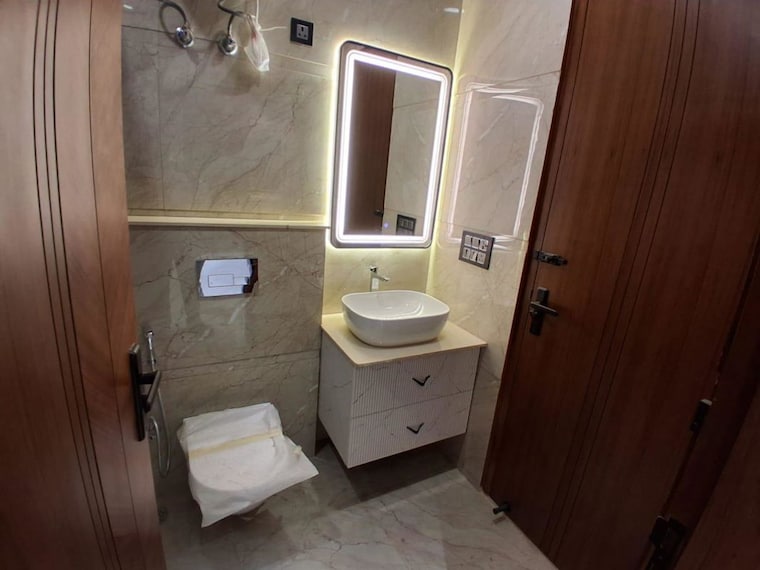 Bathroom, dlf-city-centre 4 Bedroom 1800 Sq.Ft. Builder Floor In Sector 28 Gurgaon 10006394