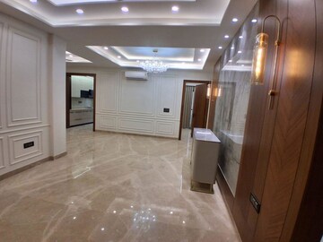 Kitchen in 4 BHK Builder Floor at DLF City Centre, Sector 28 – for Sale