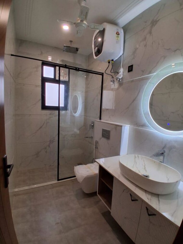 Bathroom, dlf-city-centre 4 Bedroom 1800 Sq.Ft. Builder Floor In Sector 28 Gurgaon 10006394