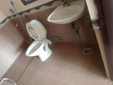 Bathroom in 3 BHK Apartment at Parsvnath Green Ville, Sector 48 – for Rent