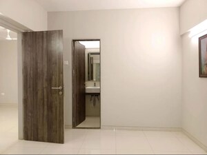 Room in 2 BHK Apartment at Riddhi Gardens CHS, Malad East – for Rent