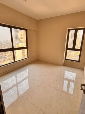 Room in 1.5 BHK Apartment at Siddha Seabrook, Kandivali West – for Sale