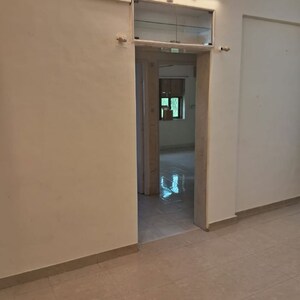 Room in 1 BHK Apartment at Lokhandwala – for Rent