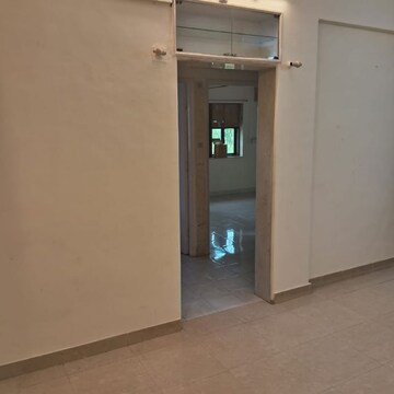 Room in 1 BHK Apartment at Lokhandwala – for Rent