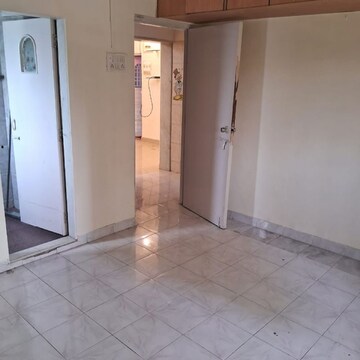 Room in 1 BHK Apartment at Lokhandwala – for Rent