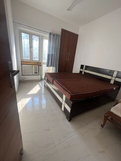 2 BHK Apartment For Sale in Paramount Floraville