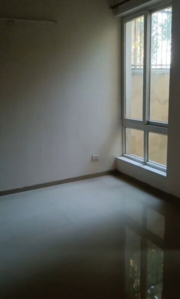 Room in 4 BHK Apartment at Emaar MGF Emerald Hills, Sector 65 – for Rent